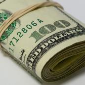 Dólar gana 0.6% y la economía 4%